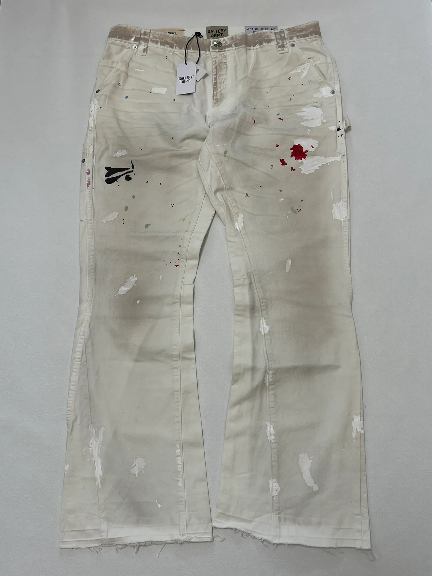 GALLERY DEPT. PAINTED CARPENTER FLARE graffiti logging pants, size 30/32/34/36, pure logging workwear style! Super heavy industry, mud dyeing and cleaning, worn out holes, all molded and customized, accessories are complete and correct! Artificial ink graffiti, tedious and heavy work